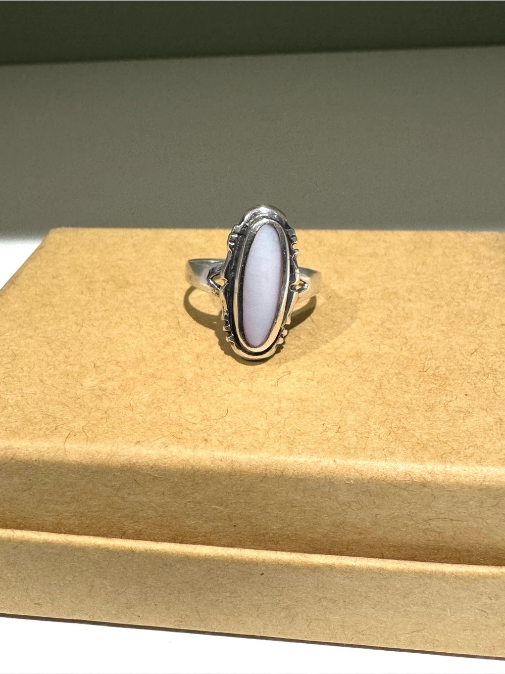 Vintage Sterling Silver Mother Of Pearl Oval Stone Ring - Size 7